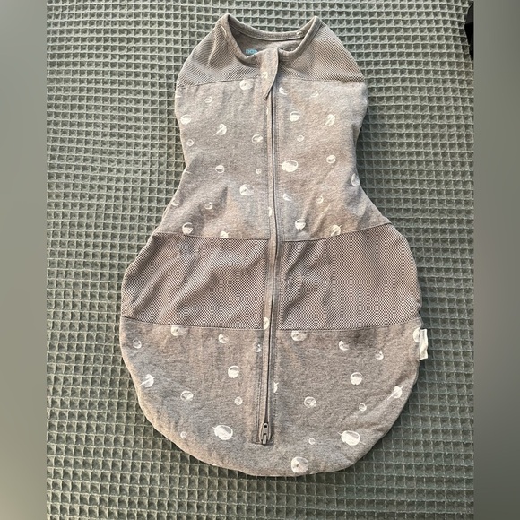 Happiest baby Sleepea® 5-Second Baby Swaddle
Small Graphite Planets - Picture 4 of 6